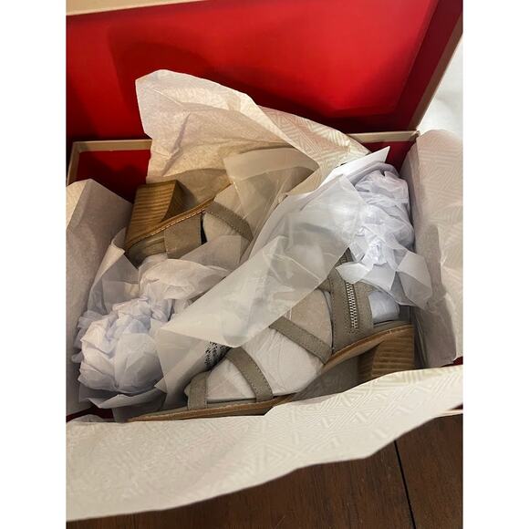 Donald Pliner Taupe Jenessa Strappy Sandals Size 8M NWB - Picture 5 of 8